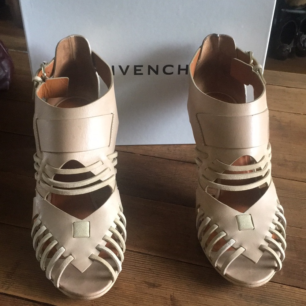 Givenchy beige leather and suede sandal size 41